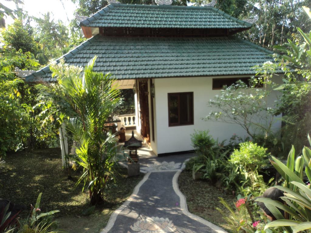 White Lotus Oasis Hotel Ubud  Bilik gambar